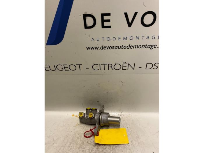 Gebruikte Hoofdremcilinder Peugeot RCZ (4J) 2.0 HDi 16V FAP Prijs € 45,00 Margeregeling aangeboden door De Vos Onderdelen