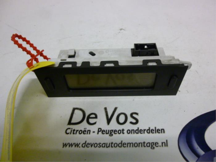 Gebruikte Display Interieur Peugeot 807 2.0 HDi 16V Prijs € 80,00 Margeregeling aangeboden door De Vos Onderdelen