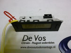 Gebruikte Display Interieur Peugeot 807 2.0 HDi 16V Prijs € 80,00 Margeregeling aangeboden door De Vos Onderdelen