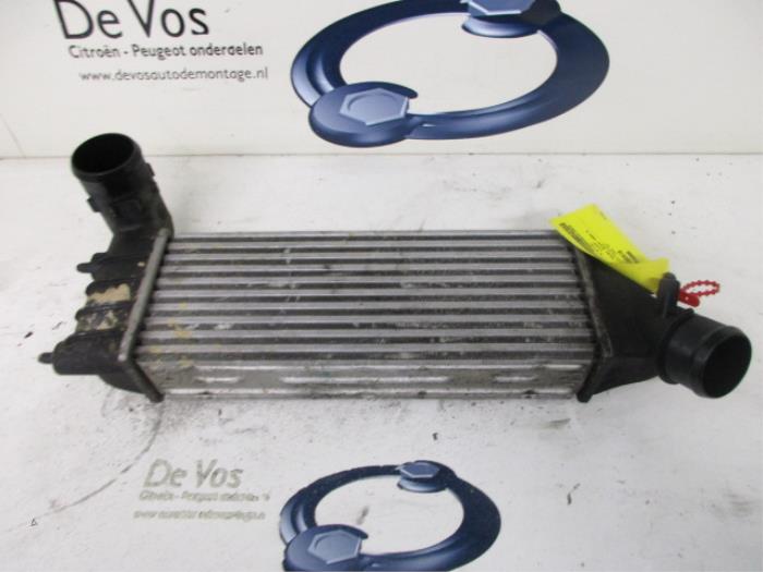 Gebruikte Intercooler Peugeot 807 2.0 HDi 16V Prijs € 70,00 Margeregeling aangeboden door De Vos Onderdelen