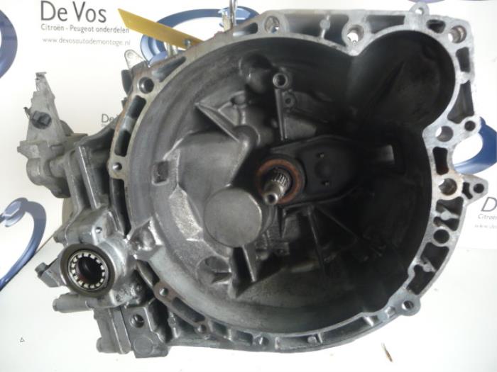 Gebruikte Versnellingsbak Peugeot 307 CC (3B) 2.0 HDIF 16V Prijs € 650,00 Margeregeling aangeboden door De Vos Onderdelen