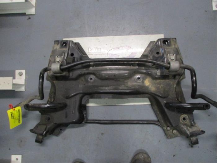 Gebruikte Subframe Peugeot 207 Prijs € 100,00 Margeregeling aangeboden door De Vos Onderdelen