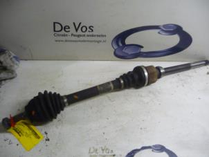 Gebruikte Steekas rechts-voor Peugeot 207 Prijs € 70,00 Margeregeling aangeboden door De Vos Onderdelen