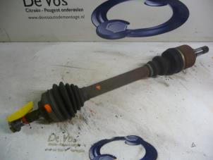 Gebruikte Aandrijfas links-voor Citroen C5 I Berline (DC) 2.0 HPI 16V Prijs € 55,00 Margeregeling aangeboden door De Vos Onderdelen