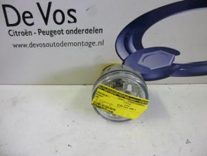 Gebruikte Schijnwerper links Peugeot 1007 (KM) 1.4 Prijs € 25,00 Margeregeling aangeboden door De Vos Onderdelen