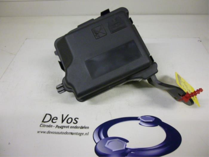 Relais Houder van een Peugeot 208 I (CA/CC/CK/CL) 1.4 16V 2012