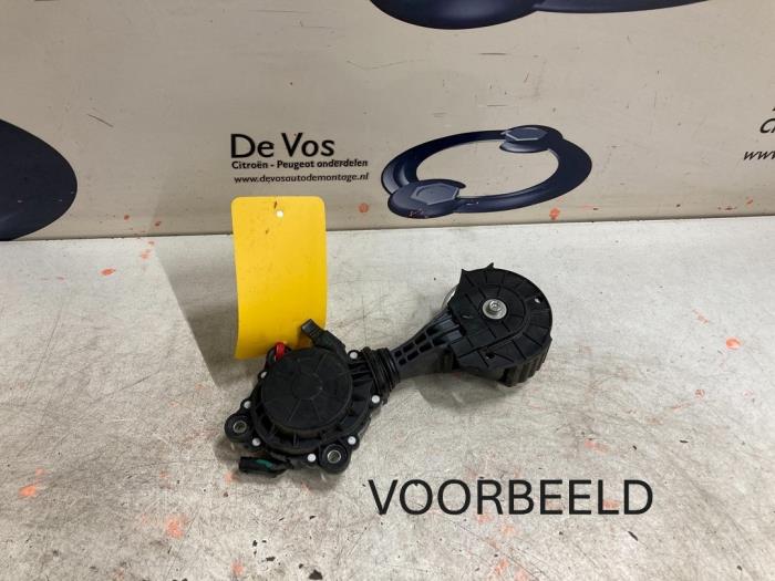 Gebruikte Spanrol Multiriem Peugeot 208 I (CA/CC/CK/CL) 1.4 16V Prijs € 55,00 Margeregeling aangeboden door De Vos Onderdelen