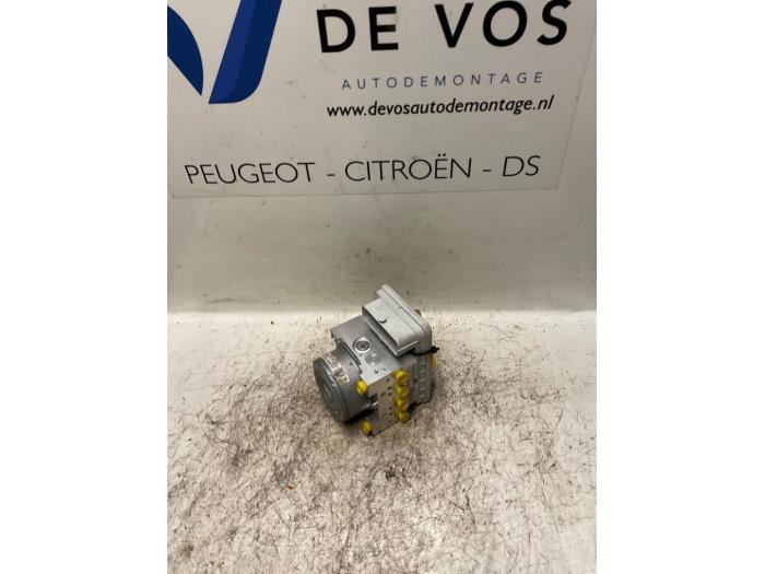 Gebruikte ABS Pomp Peugeot 208 I (CA/CC/CK/CL) 1.4 16V Prijs € 160,00 Margeregeling aangeboden door De Vos Onderdelen