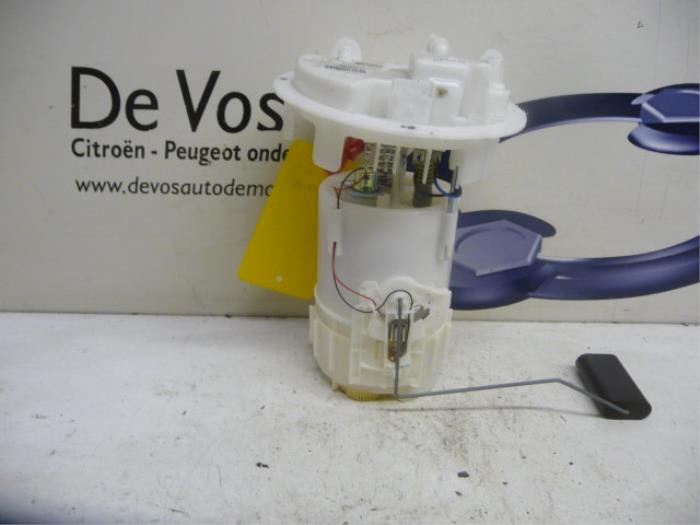 Gebruikte Tank element Pomp Peugeot 208 I (CA/CC/CK/CL) 1.4 16V Prijs € 60,00 Margeregeling aangeboden door De Vos Onderdelen