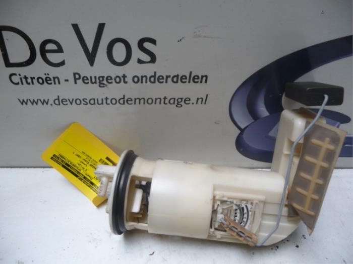 Gebruikte Tank element Pomp Peugeot 106 II 1.6 XS Prijs € 45,00 Margeregeling aangeboden door De Vos Onderdelen