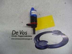 Gebruikte Pomp koplampsproeier Citroen C6 (TD) 2.7 HDiF V6 24V Prijs € 25,00 Margeregeling aangeboden door De Vos Autodemontagebedrijf