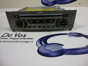 Gebruikte Radio CD Speler Peugeot 308 (4A/C) 1.6 HDi 16V Prijs € 50,00 Margeregeling aangeboden door De Vos Autodemontagebedrijf