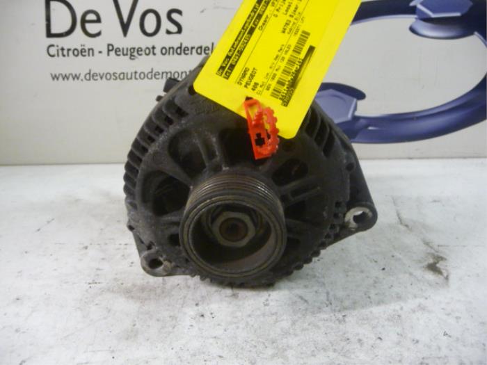 Gebruikte Dynamo Peugeot 406 Break (8E/F) 1.8 16V Prijs € 70,00 Margeregeling aangeboden door De Vos Onderdelen