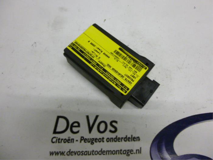 Gebruikte Deur module Peugeot 1007 (KM) 1.4 Prijs € 35,00 Margeregeling aangeboden door De Vos Onderdelen
