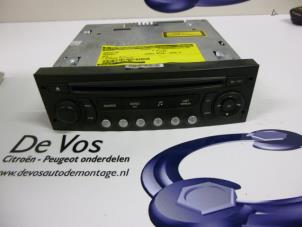 Gebruikte Radio CD Speler Peugeot 807 2.0 HDi 16V Prijs € 50,00 Margeregeling aangeboden door De Vos Autodemontagebedrijf