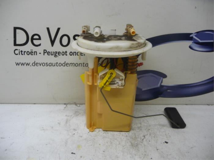 Gebruikte Tank element Pomp Peugeot 407 (6C/J) 2.7 HDi V6 24V Prijs € 70,00 Margeregeling aangeboden door De Vos Onderdelen
