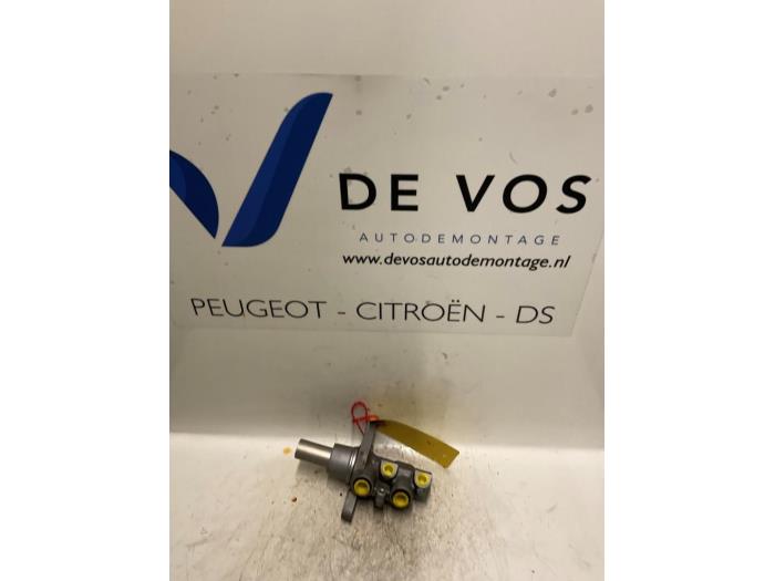 Gebruikte Hoofdremcilinder Citroen C4 Picasso (UD/UE/UF) 2.0 16V Autom. Prijs € 55,00 Margeregeling aangeboden door De Vos Onderdelen