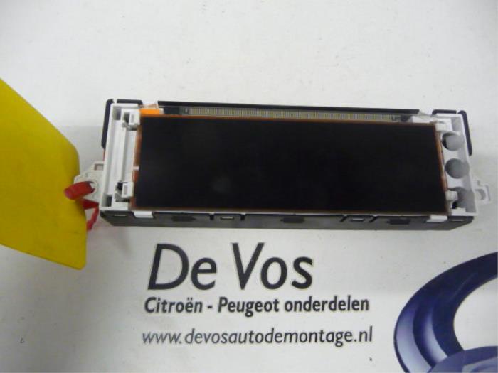 Gebruikte Display Interieur Peugeot 207/207+ (WA/WC/WM) 1.4 16V VTi Prijs € 70,00 Margeregeling aangeboden door De Vos Onderdelen