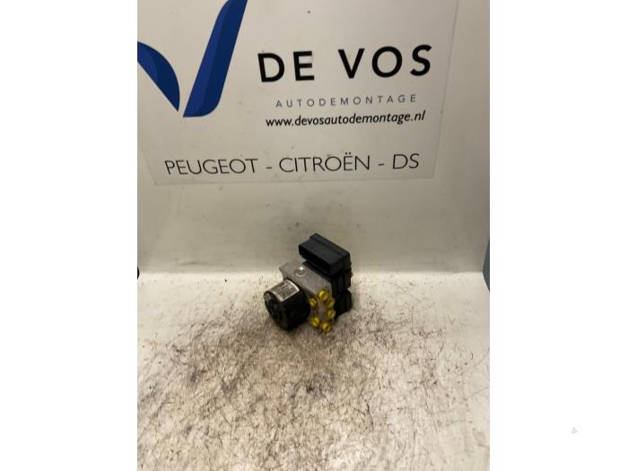 Gebruikte ABS Pomp Peugeot 207/207+ (WA/WC/WM) 1.4 16V VTi Prijs € 160,00 Margeregeling aangeboden door De Vos Onderdelen