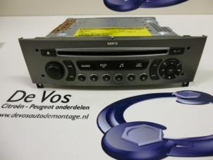 Gebruikte Radio CD Speler Peugeot 308 SW (4E/H) 1.6 VTI 16V Prijs € 50,00 Margeregeling aangeboden door De Vos Autodemontagebedrijf