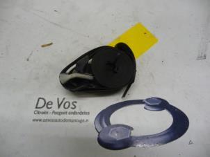 Gebruikte Veiligheidsgordel links-voor Peugeot 407 (6C/J) 2.2 16V Prijs € 35,00 Margeregeling aangeboden door De Vos Autodemontagebedrijf