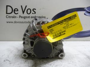 Gebruikte Dynamo Peugeot 207/207+ (WA/WC/WM) 1.6 HDi Prijs € 100,00 Margeregeling aangeboden door De Vos Onderdelen