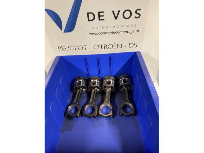 Gebruikte Zuiger Peugeot Partner (GC/GF/GG/GJ/GK) 1.6 HDI 75 16V Prijs € 250,00 Margeregeling aangeboden door De Vos Onderdelen