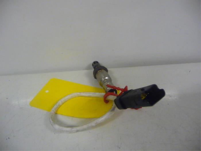 Gebruikte Lambda Sonde Peugeot 208 I (CA/CC/CK/CL) 1.2 Vti 12V PureTech 82 Prijs € 55,00 Margeregeling aangeboden door De Vos Onderdelen