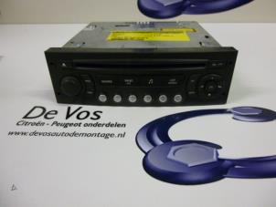 Gebruikte Radio CD Speler Peugeot 807 2.0 HDi 16V Prijs € 50,00 Margeregeling aangeboden door De Vos Autodemontagebedrijf