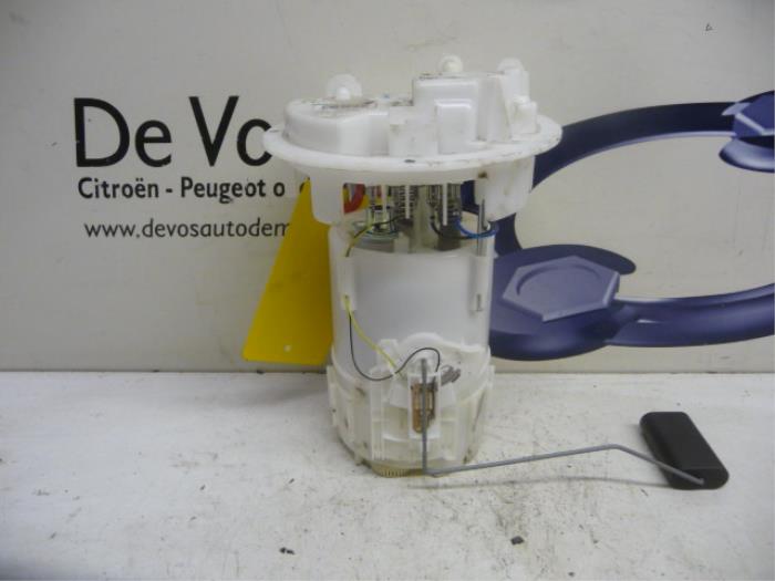 Gebruikte Tank element Pomp Peugeot 2008 (CU) 1.2 Vti 12V PureTech 82 Prijs € 60,00 Margeregeling aangeboden door De Vos Onderdelen