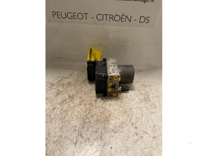 Gebruikte ABS Pomp Peugeot 307 CC (3B) 2.0 16V Prijs € 90,00 Margeregeling aangeboden door De Vos Onderdelen