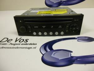 Gebruikte Radio CD Speler Peugeot 307 SW (3H) 1.6 16V Prijs € 50,00 Margeregeling aangeboden door De Vos Autodemontagebedrijf