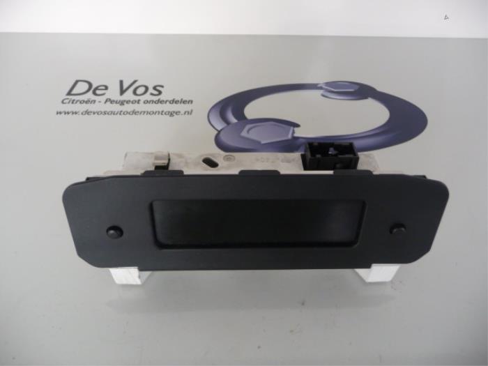 Gebruikte Display Interieur Peugeot 206 SW (2E/K) 2.0 HDi Prijs € 55,00 Margeregeling aangeboden door De Vos Onderdelen