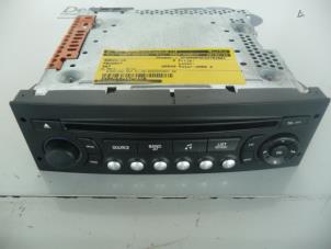 Gebruikte Radio CD Speler Peugeot 207/207+ (WA/WC/WM) 1.6 16V VTi Prijs € 50,00 Margeregeling aangeboden door De Vos Autodemontagebedrijf