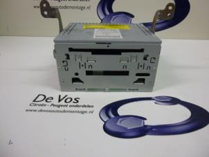 Gebruikte Radio CD Speler Peugeot 4007 (VU/VV) 2.2 HDiF 16V Prijs € 250,00 Margeregeling aangeboden door De Vos Autodemontagebedrijf