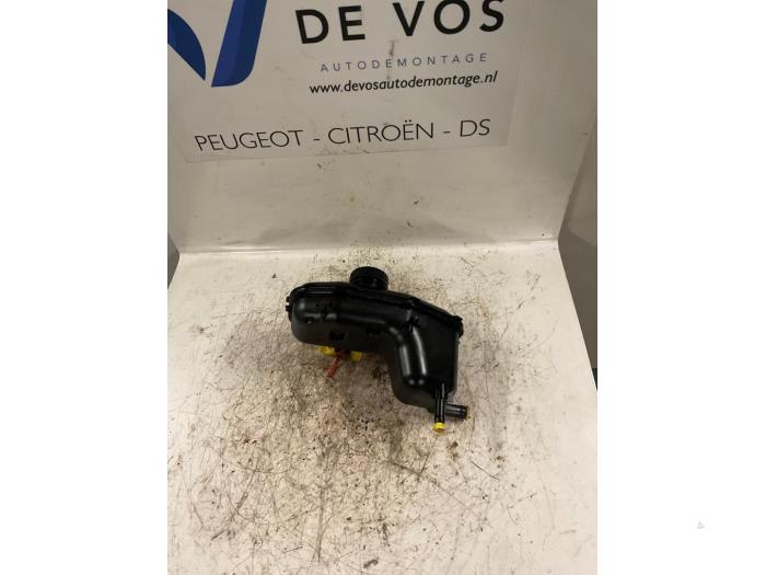Gebruikte Servo Oliereservoir Peugeot Partner (GC/GF/GG/GJ/GK) 1.6 HDI 90 16V Prijs € 10,00 Margeregeling aangeboden door De Vos Onderdelen