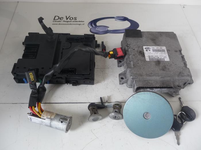 Gebruikte Computer Motormanagement Peugeot 206 (2A/C/H/J/S) 1.1 XN,XR Prijs € 250,00 Margeregeling aangeboden door De Vos Onderdelen