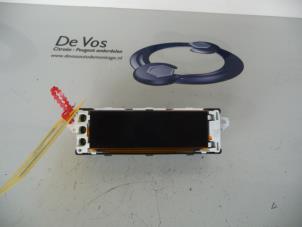 Gebruikte Display Interieur Peugeot 207/207+ (WA/WC/WM) 1.4 HDi Prijs € 70,00 Margeregeling aangeboden door De Vos Onderdelen