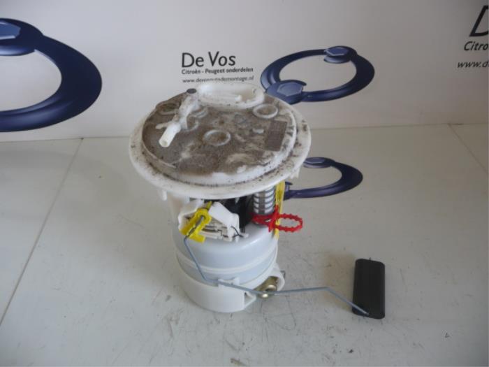 Gebruikte Tank element Pomp Peugeot 407 SW (6E) 3.0 V6 24V VVT Prijs € 70,00 Margeregeling aangeboden door De Vos Onderdelen