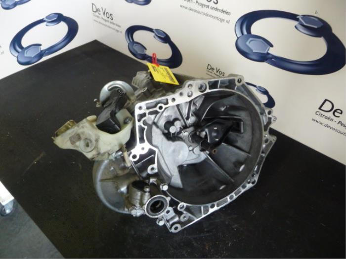 Versnellingsbak van een Peugeot 207/207+ (WA/WC/WM) 1.6 HDi 16V 2010