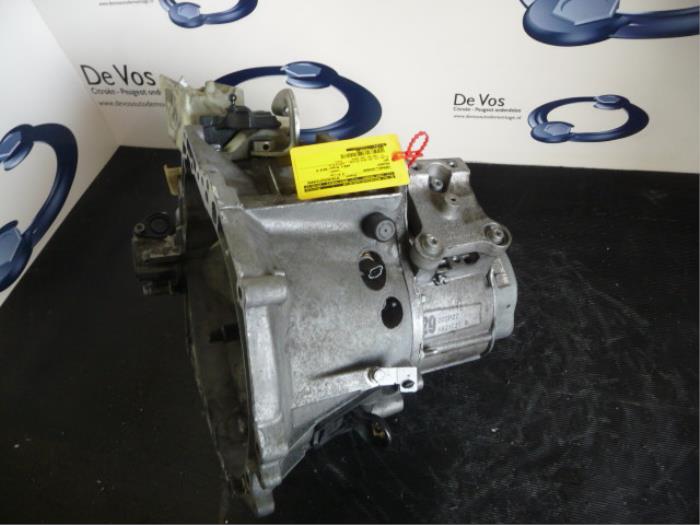 Versnellingsbak van een Peugeot 207/207+ (WA/WC/WM) 1.6 HDi 16V 2010