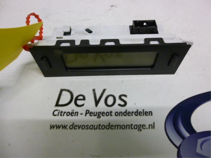 Gebruikte Display Interieur Peugeot 807 2.2 16V Prijs € 80,00 Margeregeling aangeboden door De Vos Onderdelen