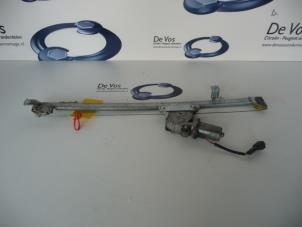 Gebruikte Ruitmechaniek 4Deurs links-voor Peugeot Boxer (244) 2.2 HDi Prijs € 80,00 Margeregeling aangeboden door De Vos Onderdelen