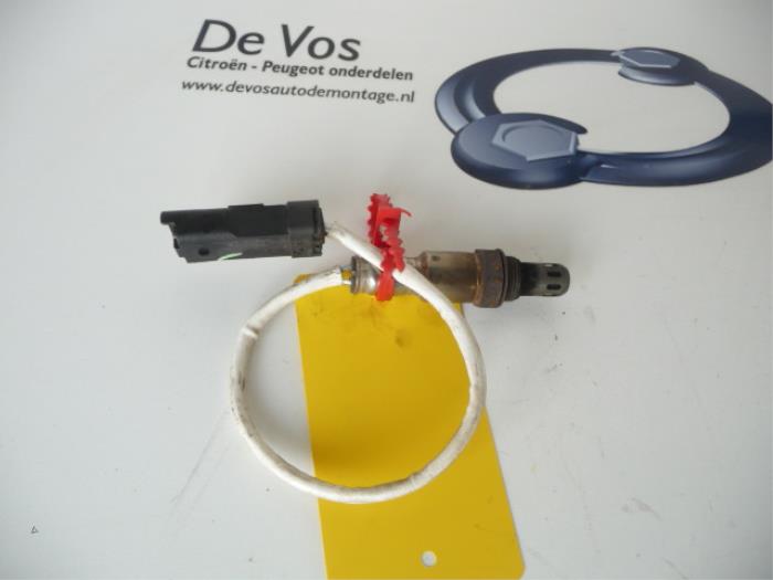 Gebruikte Lambda Sonde Peugeot 208 I (CA/CC/CK/CL) 1.2 Vti 12V PureTech 82 Prijs € 55,00 Margeregeling aangeboden door De Vos Onderdelen