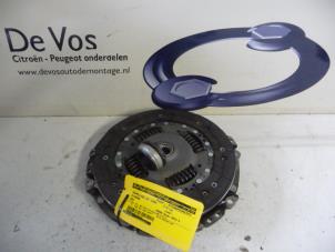 Gebruikte Koppelingsset (compleet) Citroen DS3 (SA) 1.6 e-HDi Prijs € 100,00 Margeregeling aangeboden door De Vos Autodemontagebedrijf