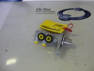 Gebruikte Hoofdremcilinder Peugeot 208 I (CA/CC/CK/CL) 1.4 HDi Prijs € 55,00 Margeregeling aangeboden door De Vos Onderdelen