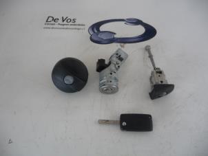 Gebruikte Cilinderslotenset (compleet) Citroen C3 Picasso (SH) 1.6 HDi 16V 90 Prijs € 80,00 Margeregeling aangeboden door De Vos Autodemontagebedrijf