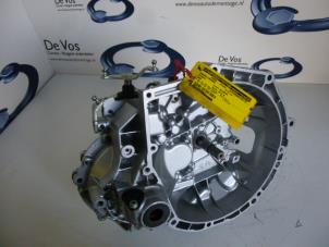 Gereviseerde Versnellingsbak Peugeot 2008 (CU) 1.2 Vti 12V PureTech 82 Prijs € 907,50 Inclusief btw aangeboden door De Vos Onderdelen