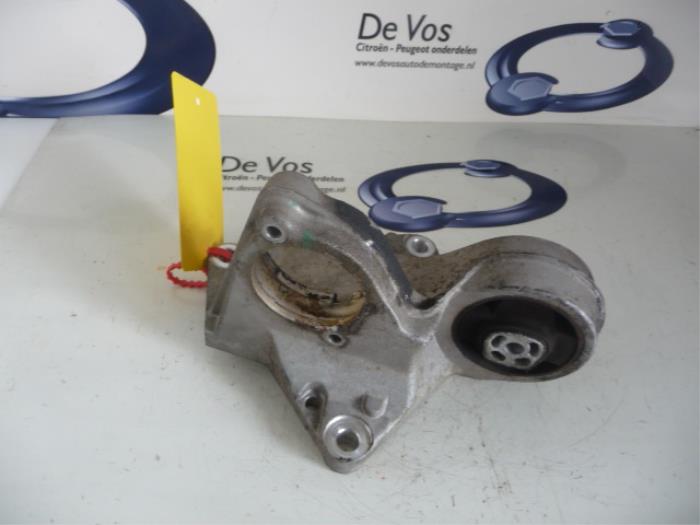 Gebruikte Motorsteun Peugeot 406 Coupé (8C) 2.2 HDI 16V FAP Prijs € 45,00 Margeregeling aangeboden door De Vos Onderdelen