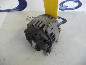 Gebruikte Dynamo Peugeot 207 Prijs € 100,00 Margeregeling aangeboden door De Vos Onderdelen
